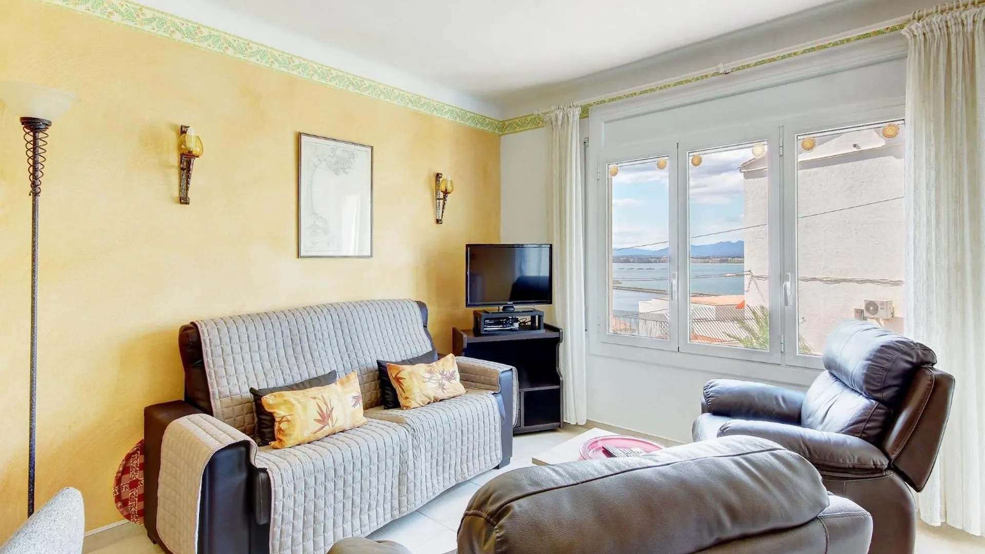 Tasteful Apartment In רוזס ספרד