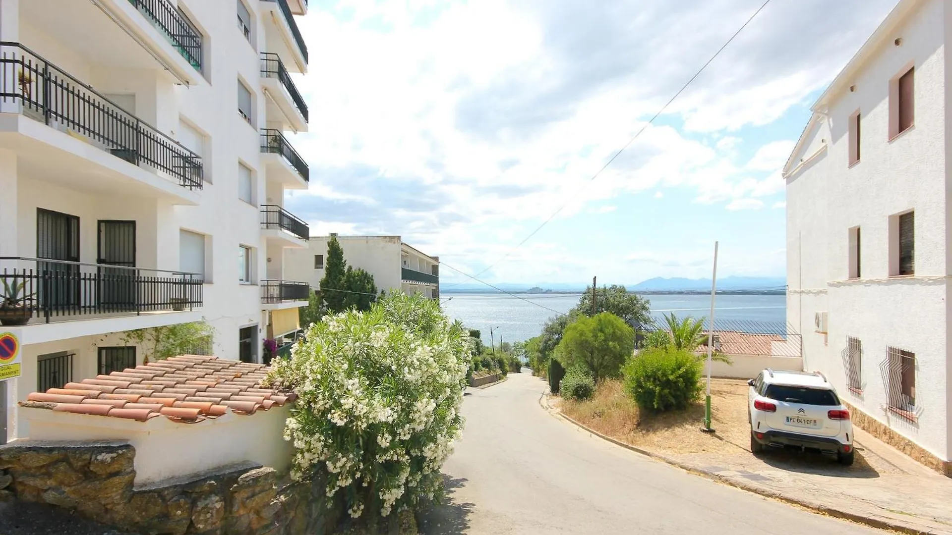 Tasteful Apartment In Roses Spanje